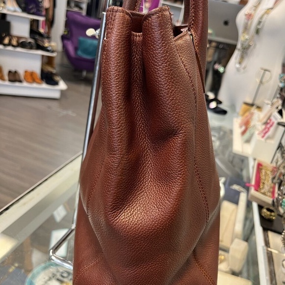 Chanel Executive Tote - Picture 6 of 14